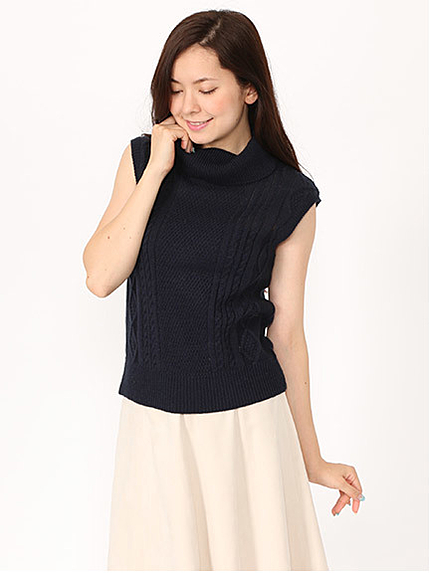 ケーブル編みハイネックニットプルオーバー