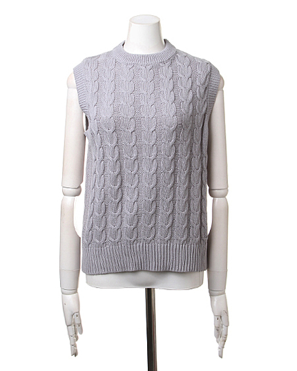 ケーブルニットベスト