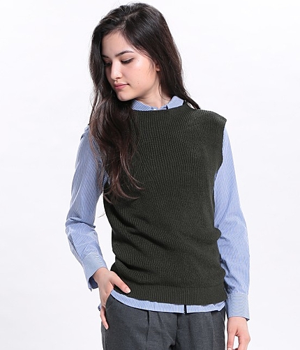 【mina10月号掲載】 片畦ニットベスト