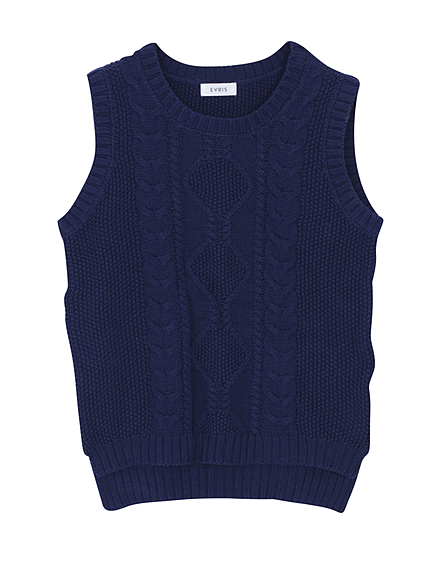 ケーブルニットベスト
