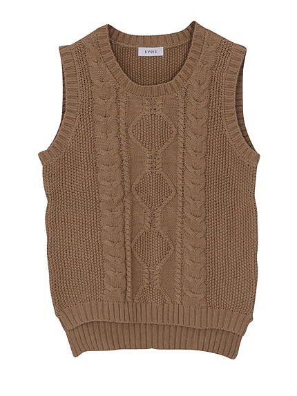 ケーブルニットベスト