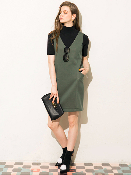 Vネックレトロワンピース