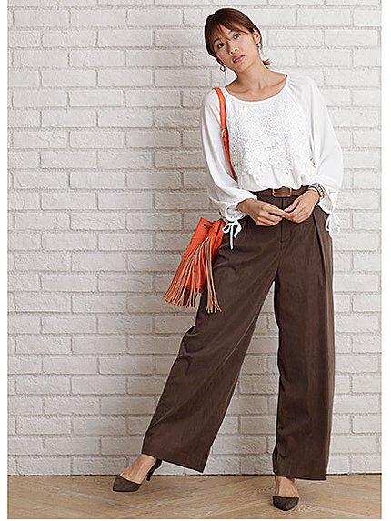 レース刺繍ブラウス