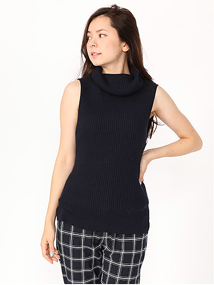 ハイネックノースリーブニット