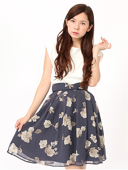 シアー花柄タックフレアスカート