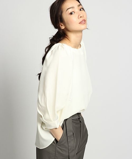 Ｅボリュームソデブラウス