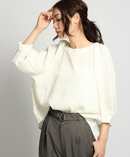 Ｅボリュームソデブラウス