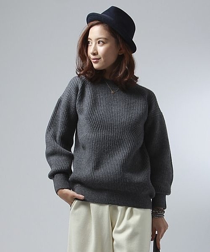 カーブスリーブニット