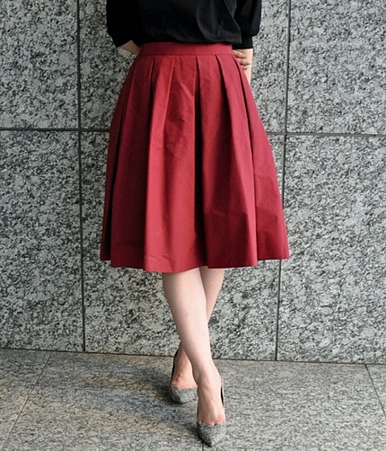 後ろゴムタックミディスカート