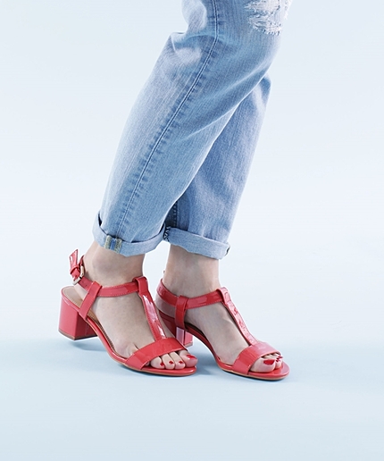 パテントTストラップサンダル