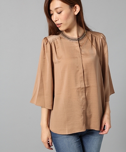 サテンスタンドビジューブラウス