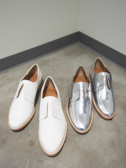 コバステッチフラットシューズ