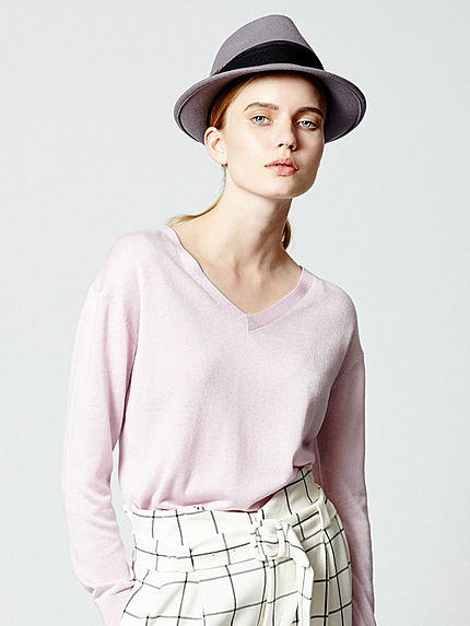 ラテヒートVネックニット