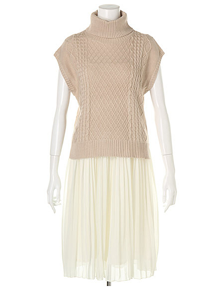 ハイネックニットプルオーバー×プリーツワンピース