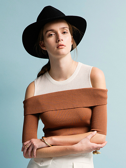 オフショルレイヤードプルオーバー