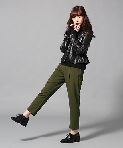 【LADIES】タックテーパードトラウザー