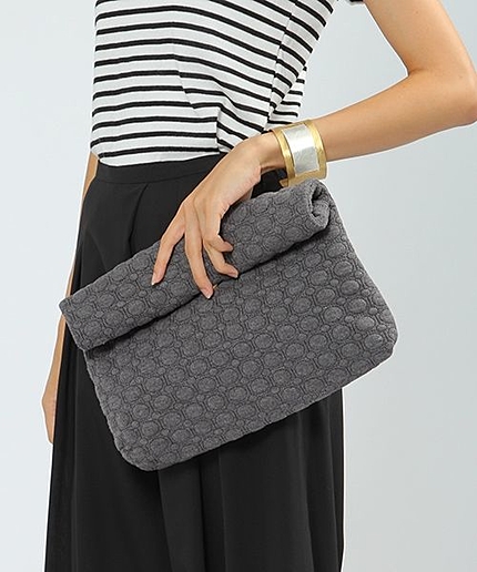 【Swaraj(スワラージ)】エンボス風クラッチバッグ