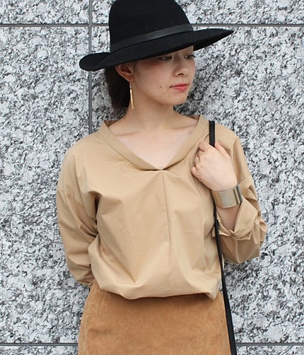 【先行予約】 サイドタックニュアンスボリュームシャツ