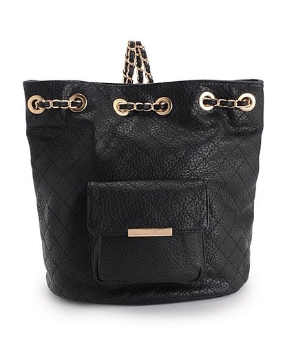 チェーンショルダーキルトリュック