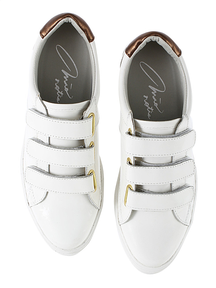 【mio notis】 ガラスレザースニーカー