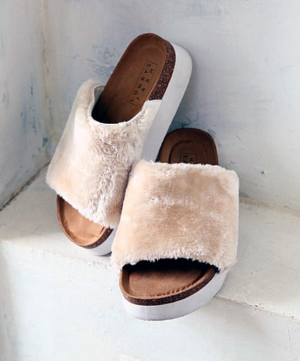 ★アイボリー完全受注販売★Ｆファーコンフォートサンダル