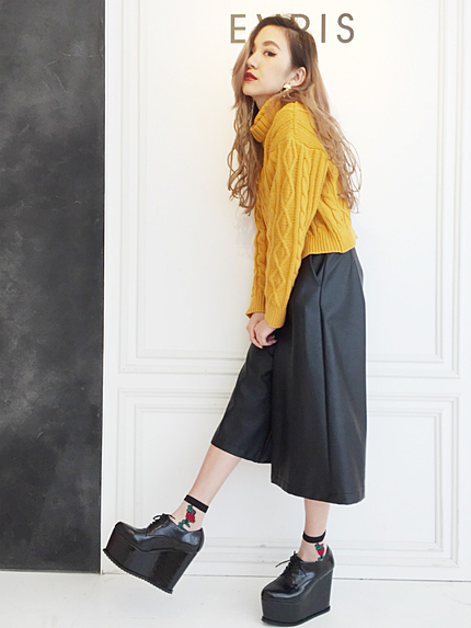 ケーブルタートルニットPO