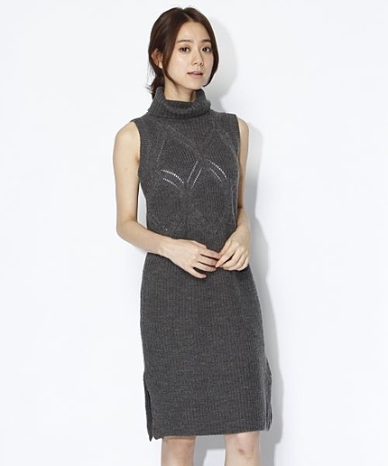 インナーペチツキタートルネックニットワンピース