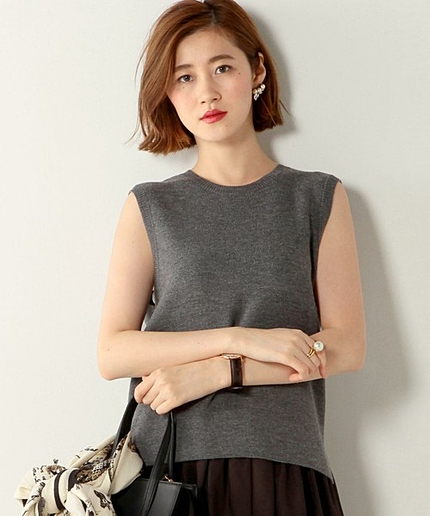 UBBT W クルーネック　ベスト