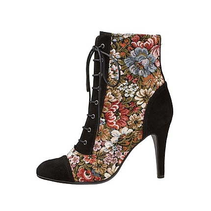 ハンサムLadyに♪最旬シルエットのレースアップブーツ