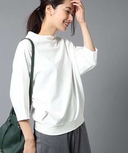 ポンチハイネックプルオーバー