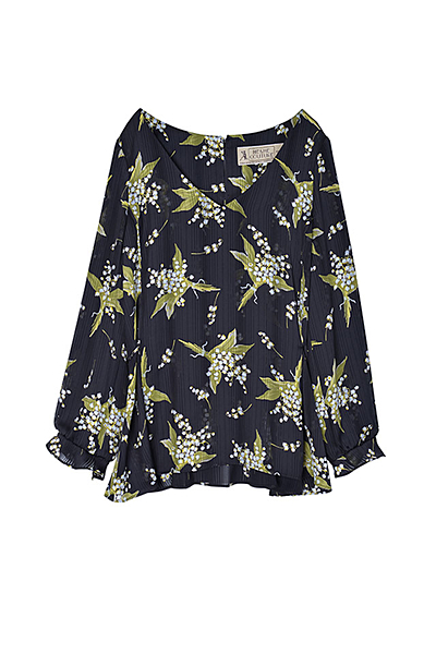 すずらん柄ブラウス