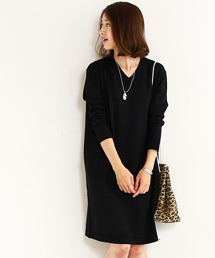 BY∵ プレーンVネックニットワンピース