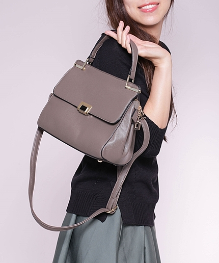 フラップ付ショルダーバッグ