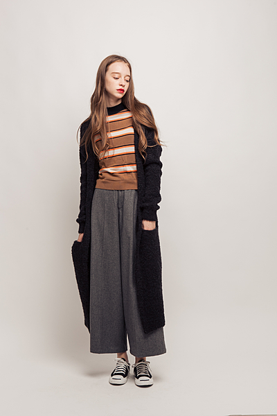 マルチボーダーハイネックニット