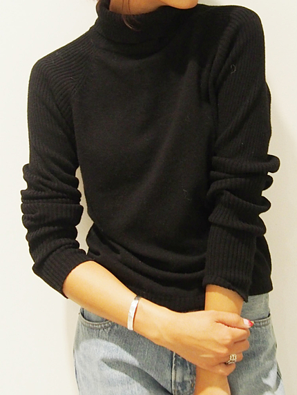 リブコンビタートルニット