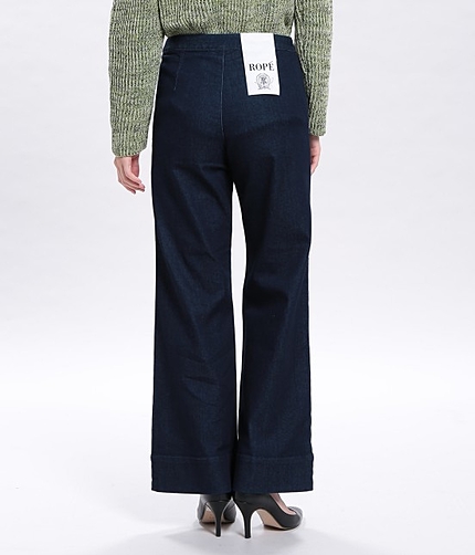 KAIHARAパウダータッチデニムフレアパンツ