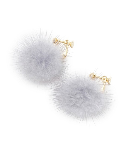 ファーポンポンイヤリング