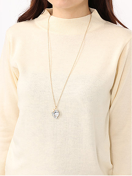 ネックレス付きボトルネックニット