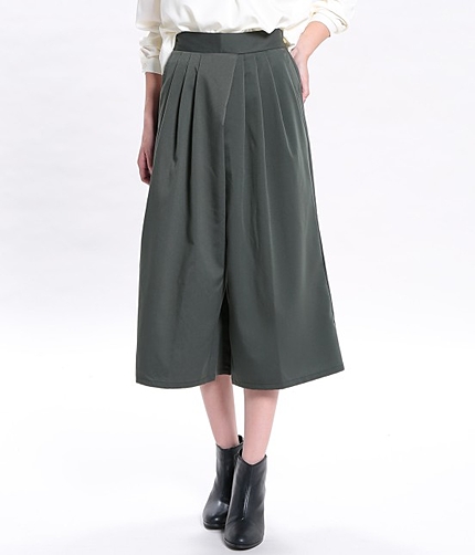 タック入りワイドパンツ