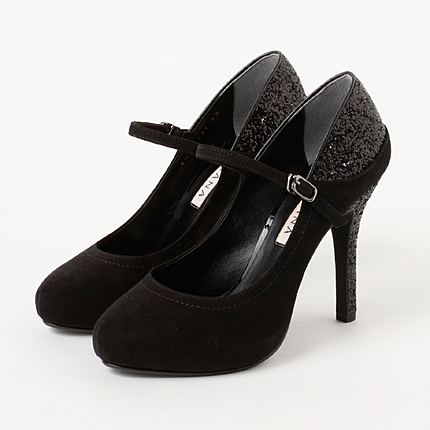 かかとのラメでドレスアップ☆美脚ストラップパンプス