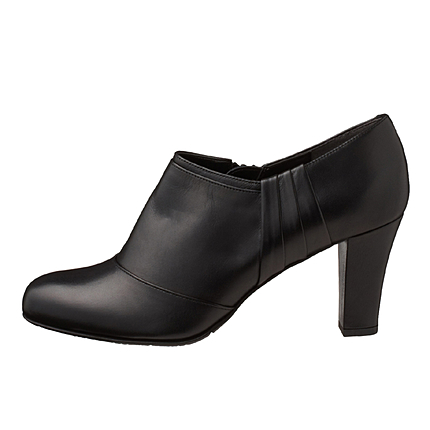 大人コーデに大活躍★安定感のあるフェミニンブーティ