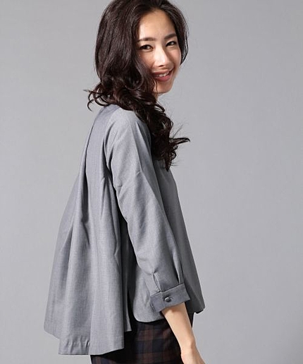 TRバックタックブラウス