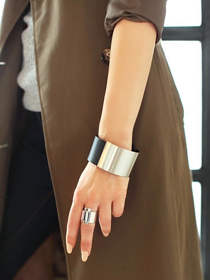 リアルレザーメタルワイドブレスレット