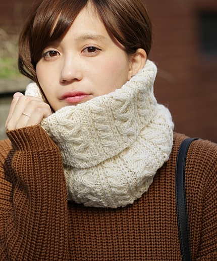 ケーブルニットネックウォーマー