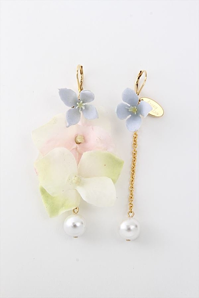 アシメフラワーピアス