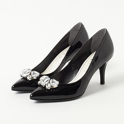 存在感あるビジューが足元を彩る☆ポインテッドパンプス