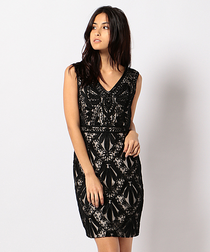 コードタイト刺繍ワンピース