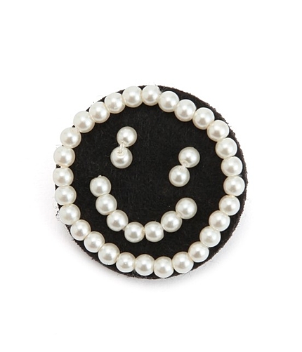 パールスマイルブローチ