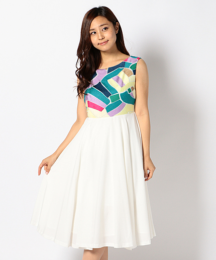 キカ刺繍フレアワンピース