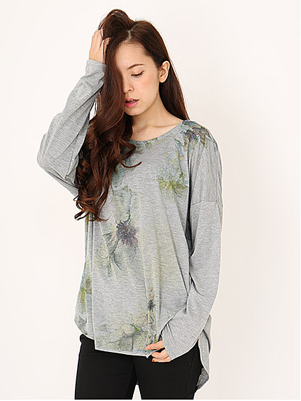 ぼかしフラワー柄トップス